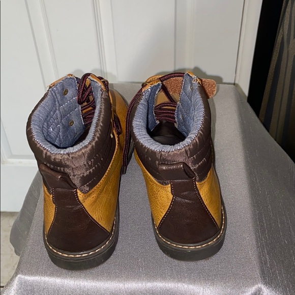 Boy’s Hilfiger boots - Picture 2 of 5